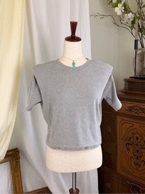The Frankie Shop Women's Gray Short Sleeve Shoulder-Pad Top Cropped Knit Tee